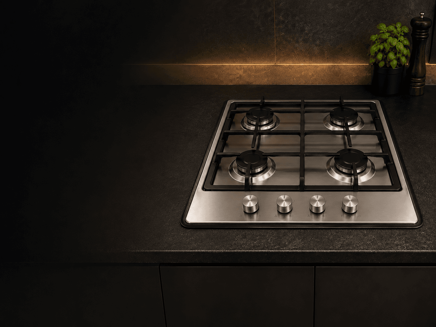 Piano cottura pulito a quattro fuochi in una cucina scura